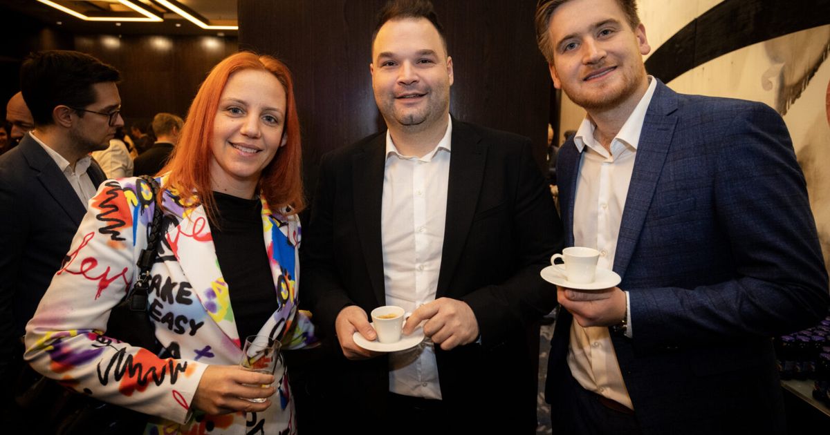 Ekipa Promotiva_Karmen Kovač_Grega Antolin_Martin Cerkovnik_Foto Matej Mišič