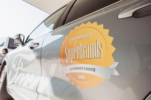 superznamka-klub-hr-kot-tajno-orozje-znamke-QevaBW